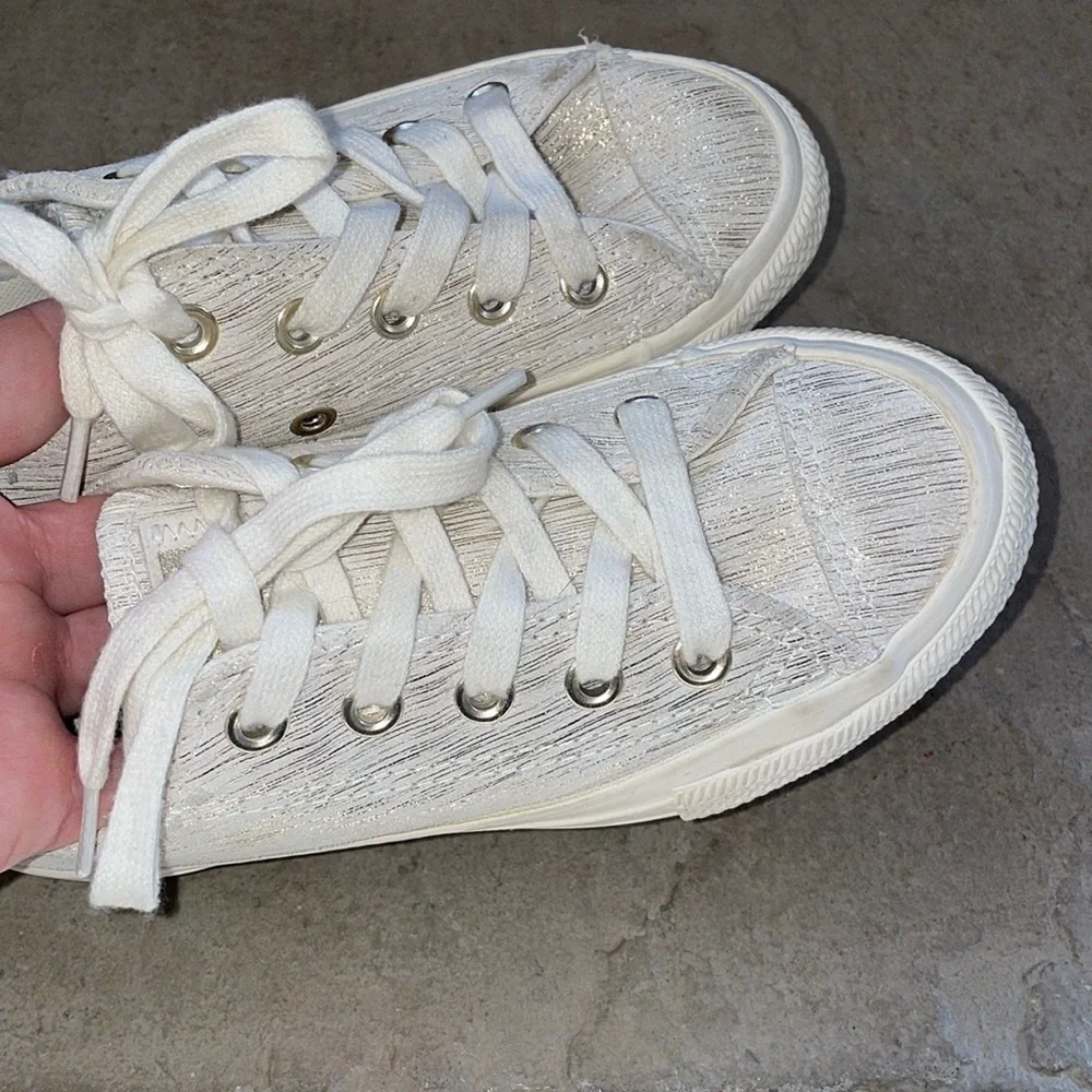 Girls shimmer converse
